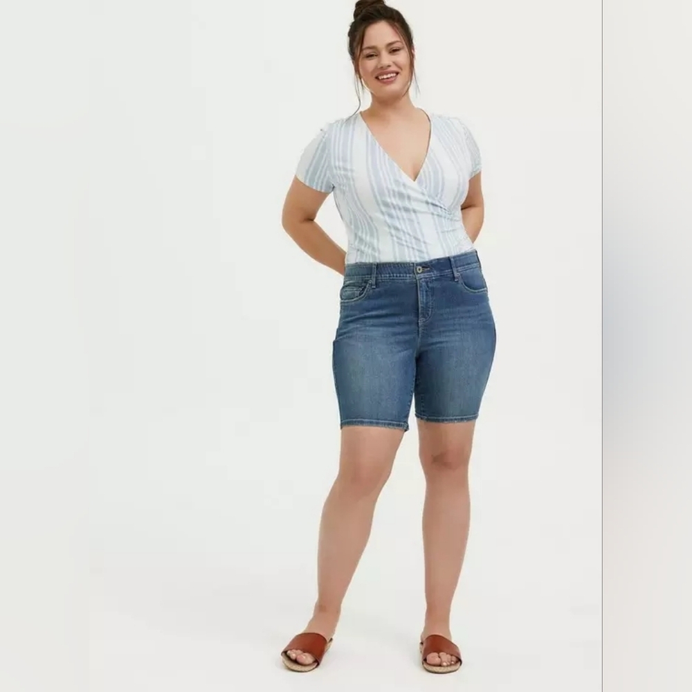 Torrid Bombshell Shorts Size 10